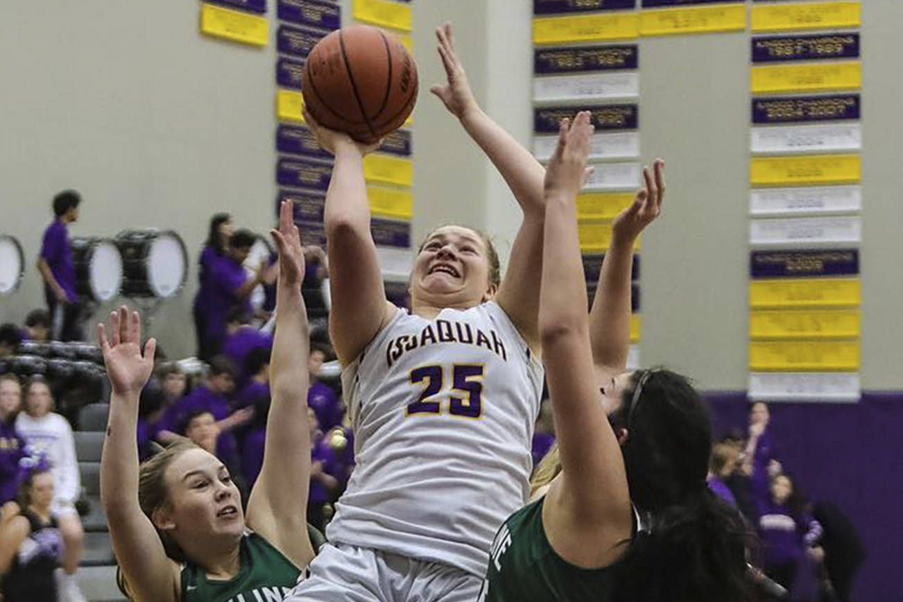 Issaquah girls roll past Skyline, 62-35