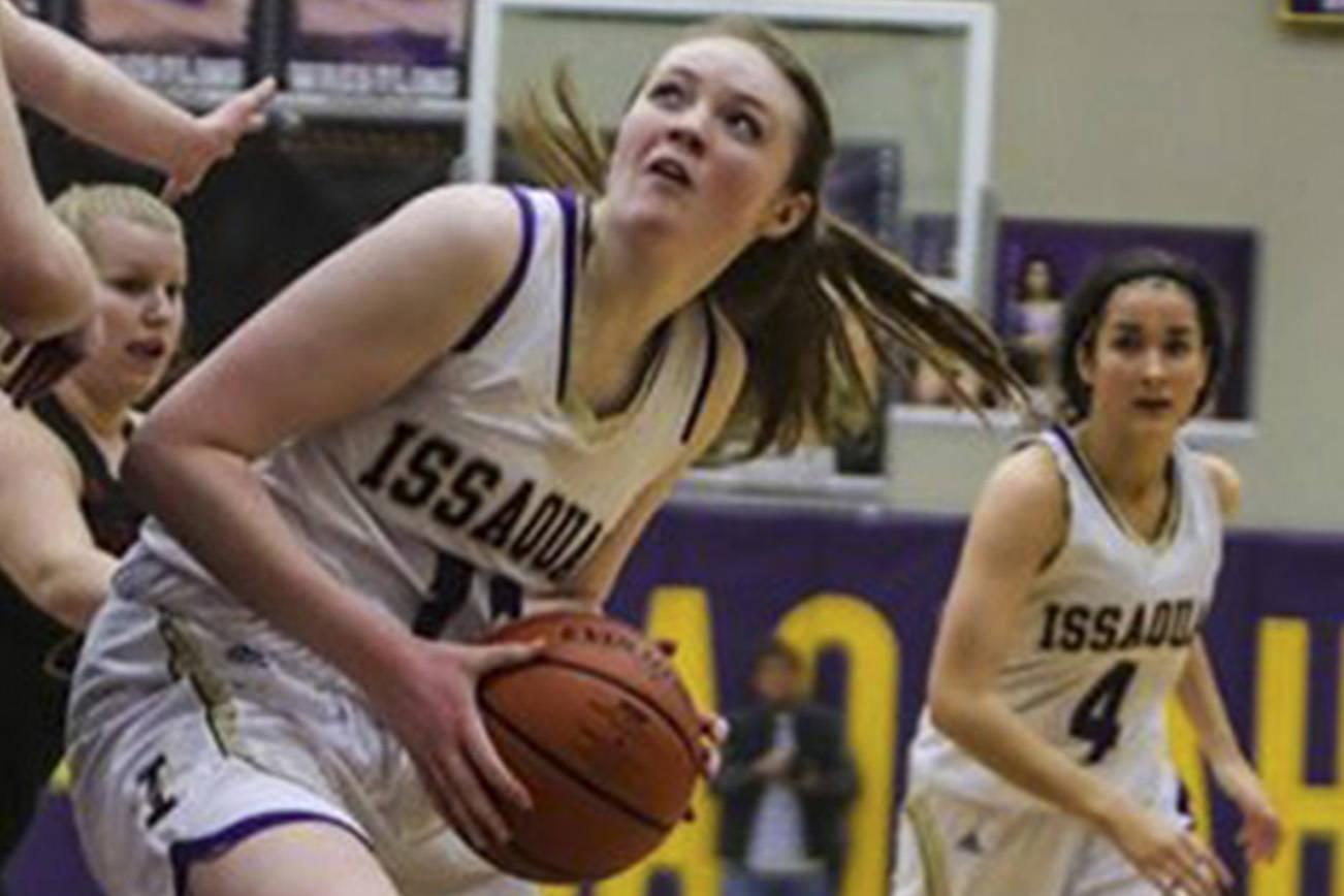 Issaquah girls basketball sweeps regular season series against Newport