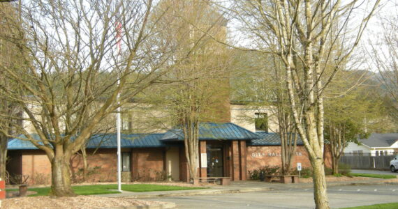 The city council gathers at Issaquah City Hall for their meetings. (Photo courtesy of Joe Mabel)